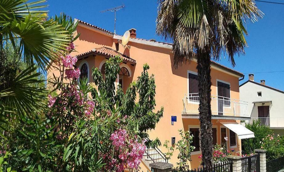 Apartment Clara *